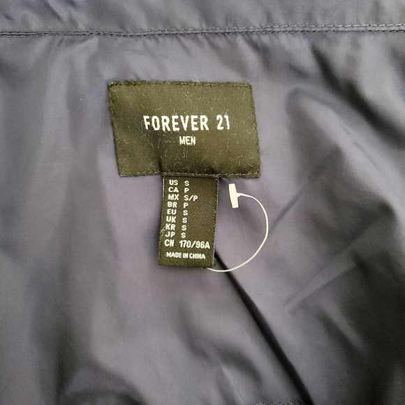 Mens Small Forever 21 Zippered  Windbreaker With Tuckaway Hood Pre-owned - Picture 5 of 10